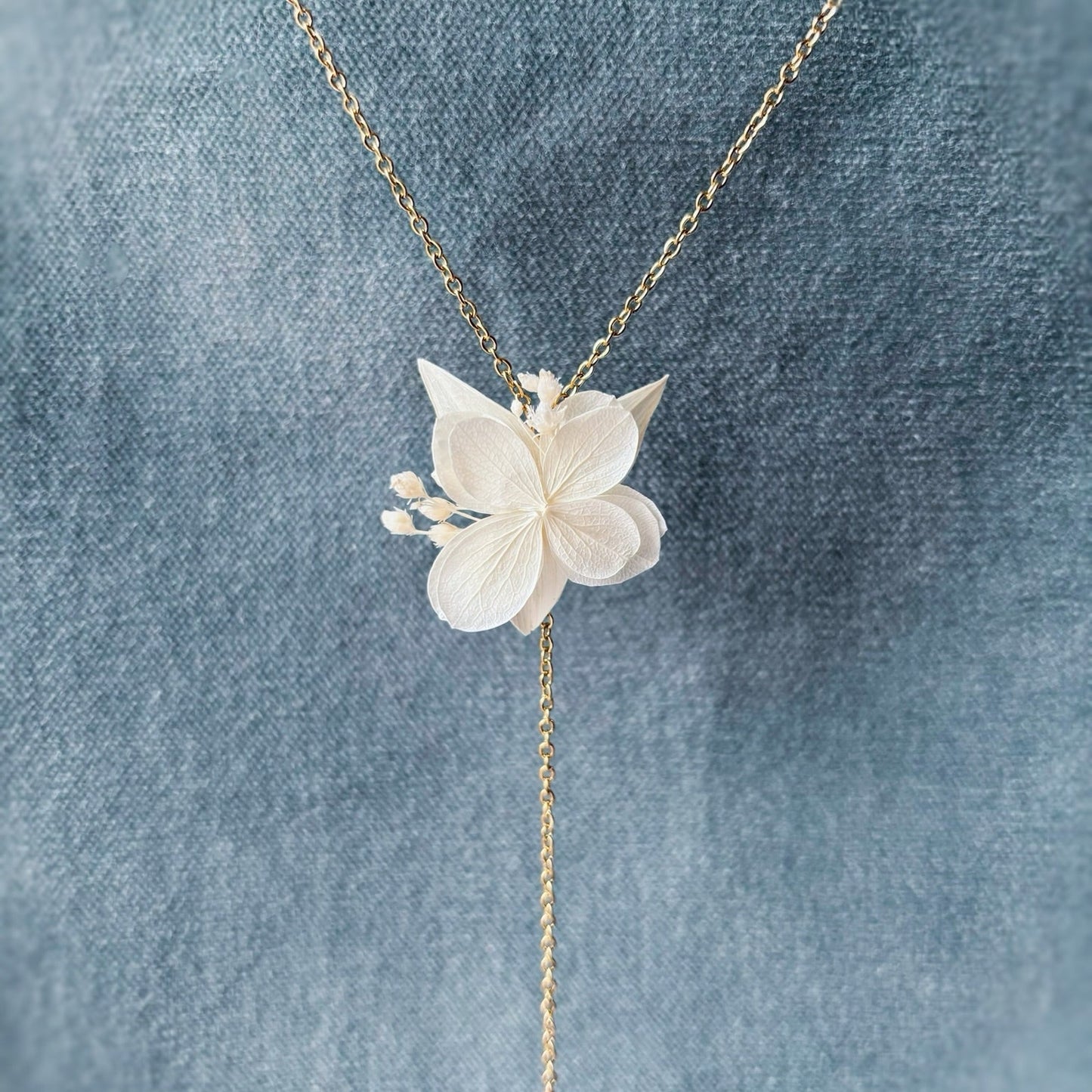Collier de dos hortensias stabilisés et perle blanc crème Bijoux Mariage Bijoux mariée - Hana&Alice