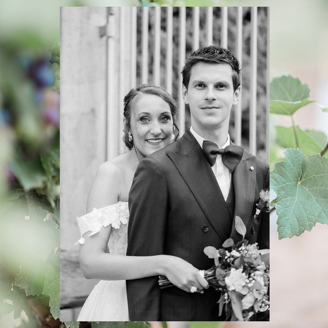 Bague ajustable en métal doré ou argenté avec fleur d'hortensia stabilisée, bijou mariage élégant Hana&Alice.