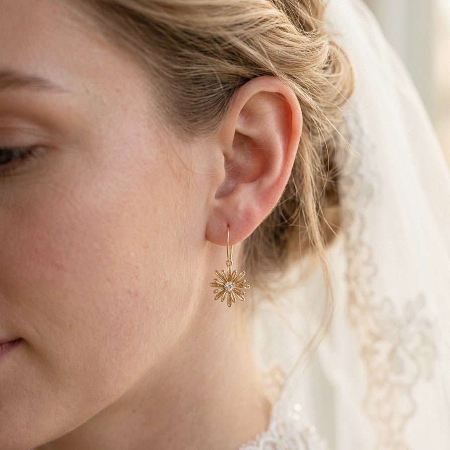 MARGARET - Collar de boda de flor de margarita dorado con circonio, Collar para novia de flor dorado chic, Conjunto de joyas para boda de flor chic