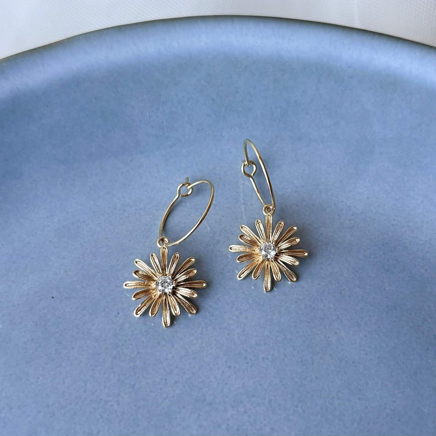 Parure bijoux mariage motif fleur marguerite dorée