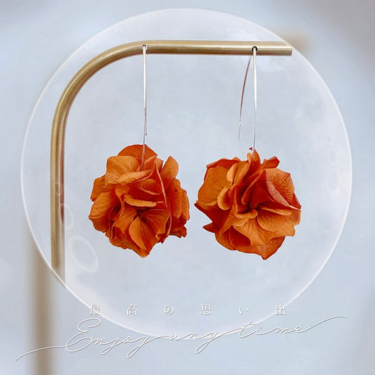 Boucles d'oreilles pendantes AMBRE avec hortensias stabilisés terracotta, parfaites pour un mariage ou une demoiselle d'honneur - Hana&Alice.