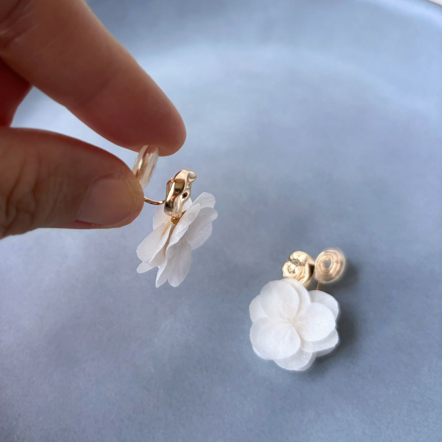 Clips d’oreilles mariée parure bijoux mariage fleurs blanches