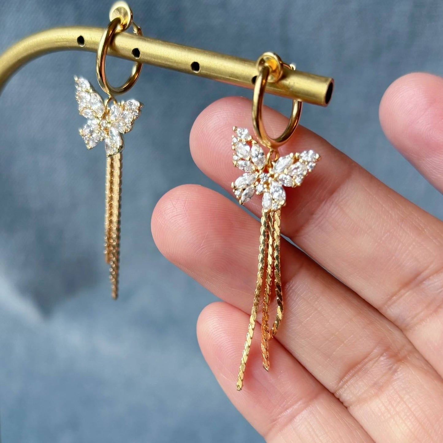Boucles d’oreilles papillon à clips, bijou intemporel pour toutes les occasions.