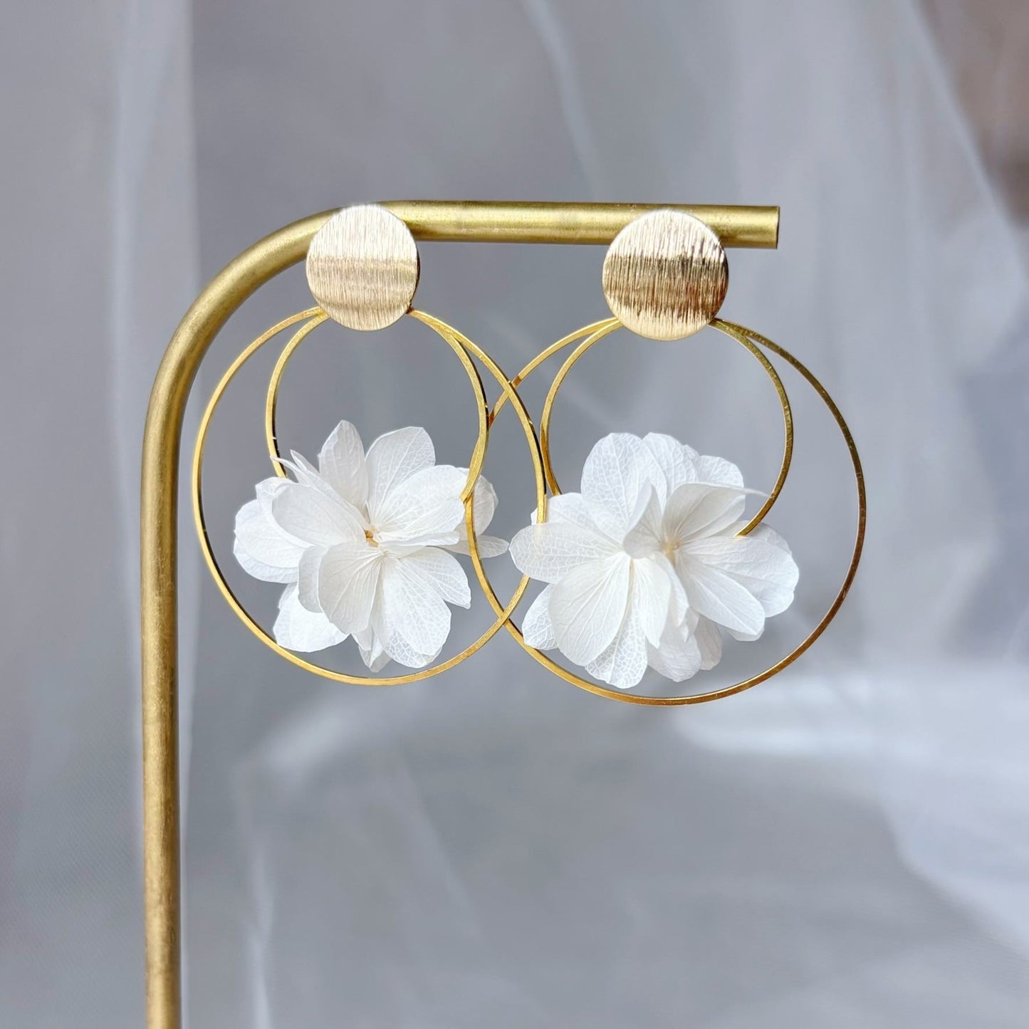 Bijoux mariage fleurs stabilisées créoles mariée élégantes et lumineuses