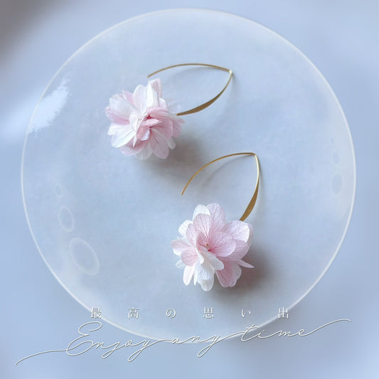 Bijoux mariage fleurs stabilisées, boucles artisanales blanc et rose, fait main.