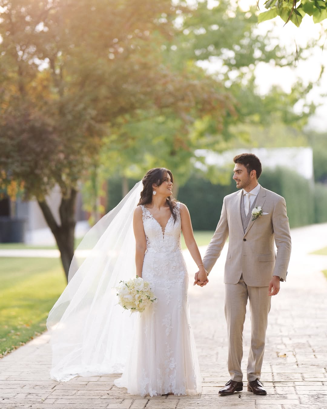 Bijoux fleur fait main par Hana&Alice, pour un mariage romantique et chic.