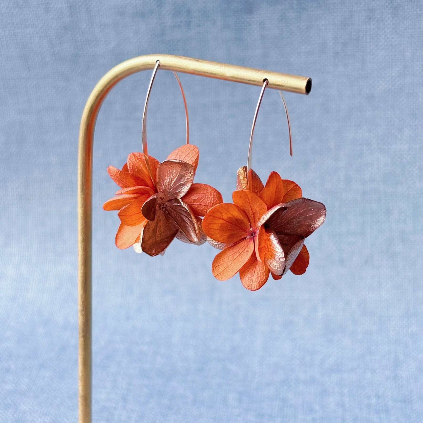 Boucles d’oreilles mariage originales Hana&Alice, tons chauds et éclat doré.