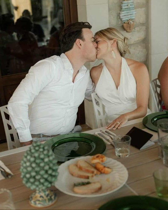 Bijoux mariage fait main par Hana&Alice, boucles d’oreilles fleurs stabilisées blanches avec perles, en forme de fleur d'arum.