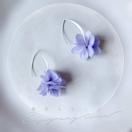 Bijoux de mariage originaux avec fleurs stabilisées, boucles violettes idéales pour demoiselles d’honneur bohèmes