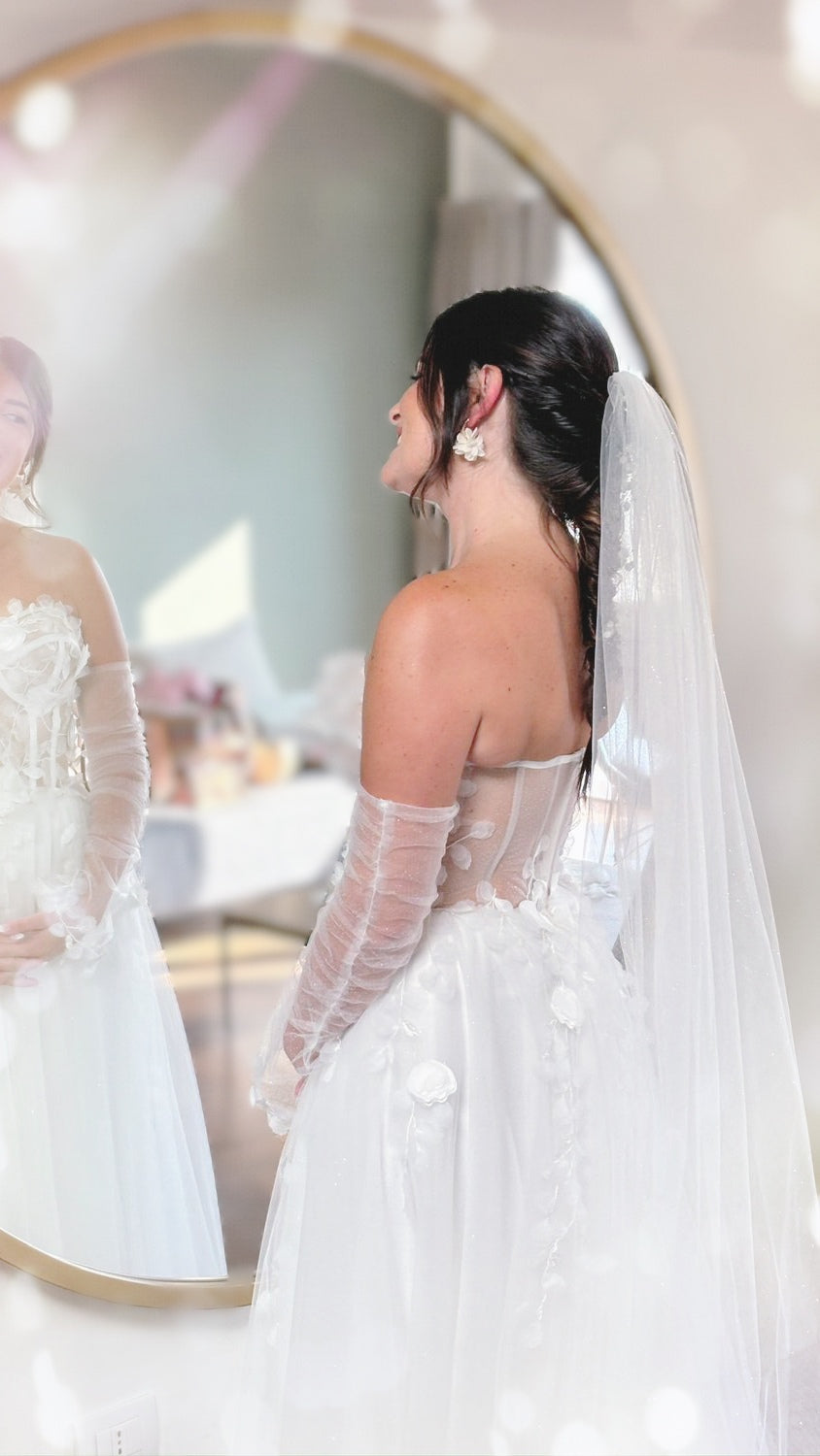 Bijoux de mariage Hana&Alice, boucles d'oreilles en fleurs stabilisée et strass, élégance florale et moderne