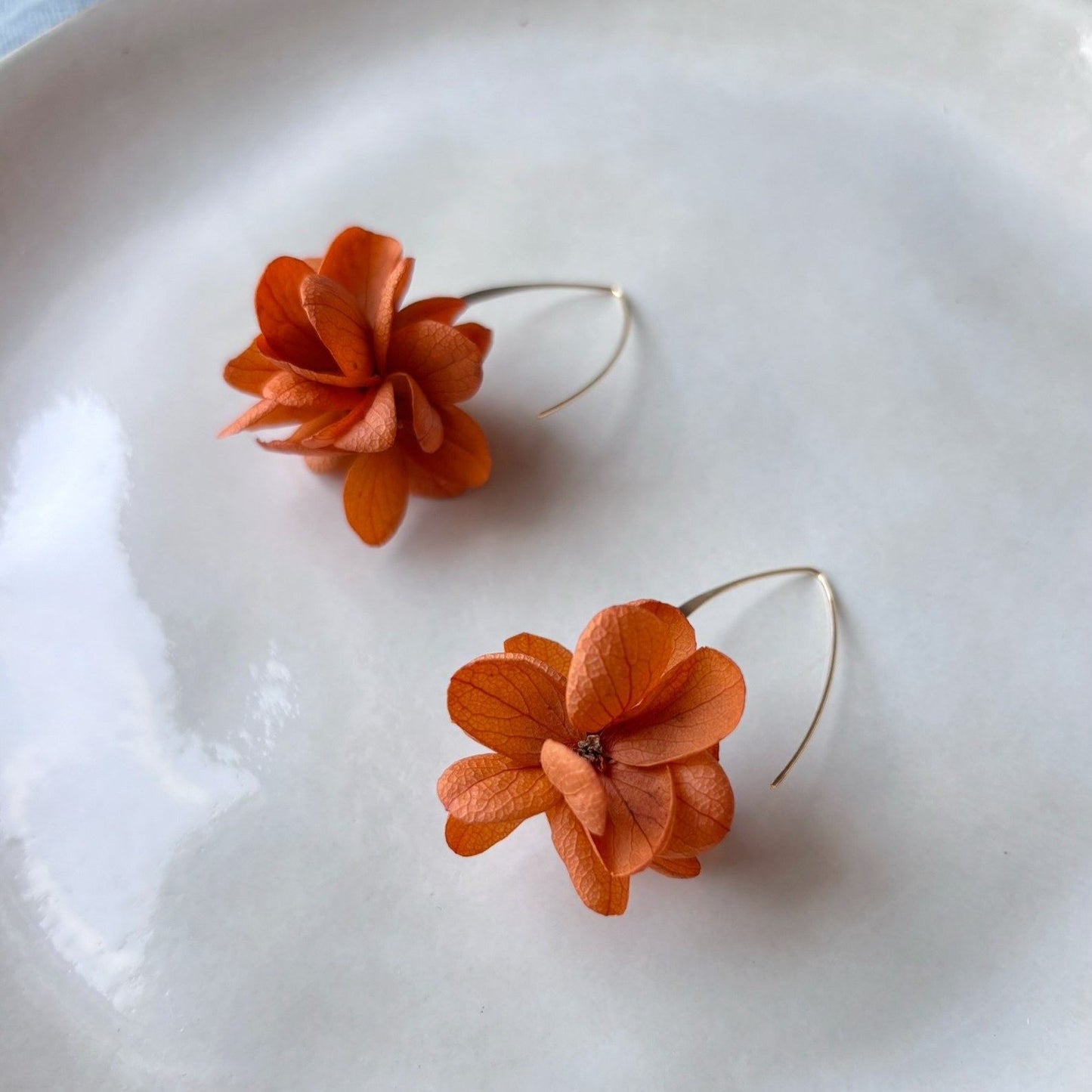 Parure bijoux mariage bohème chic fait main avec boucles d’oreilles SIENNA fleurs stabilisées