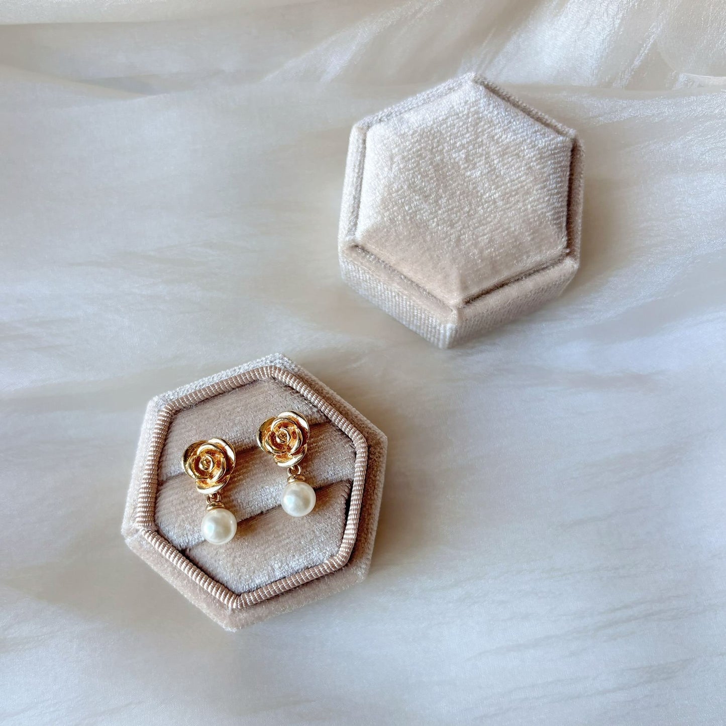 Bijoux mariage perle Hana&Alice, création artisanale fleur dorée