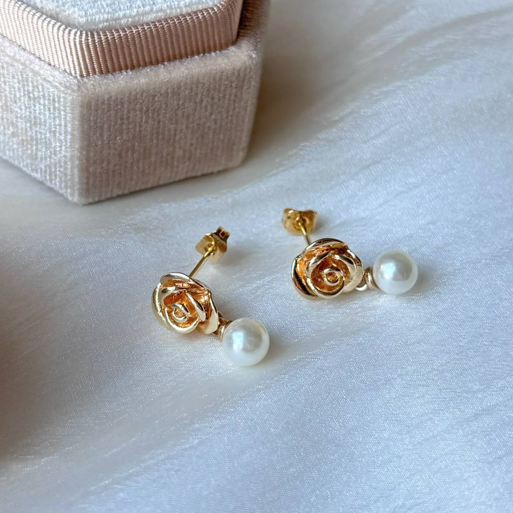 Boucles d’oreilles mariage perle fait main, design floral Hana&Alice