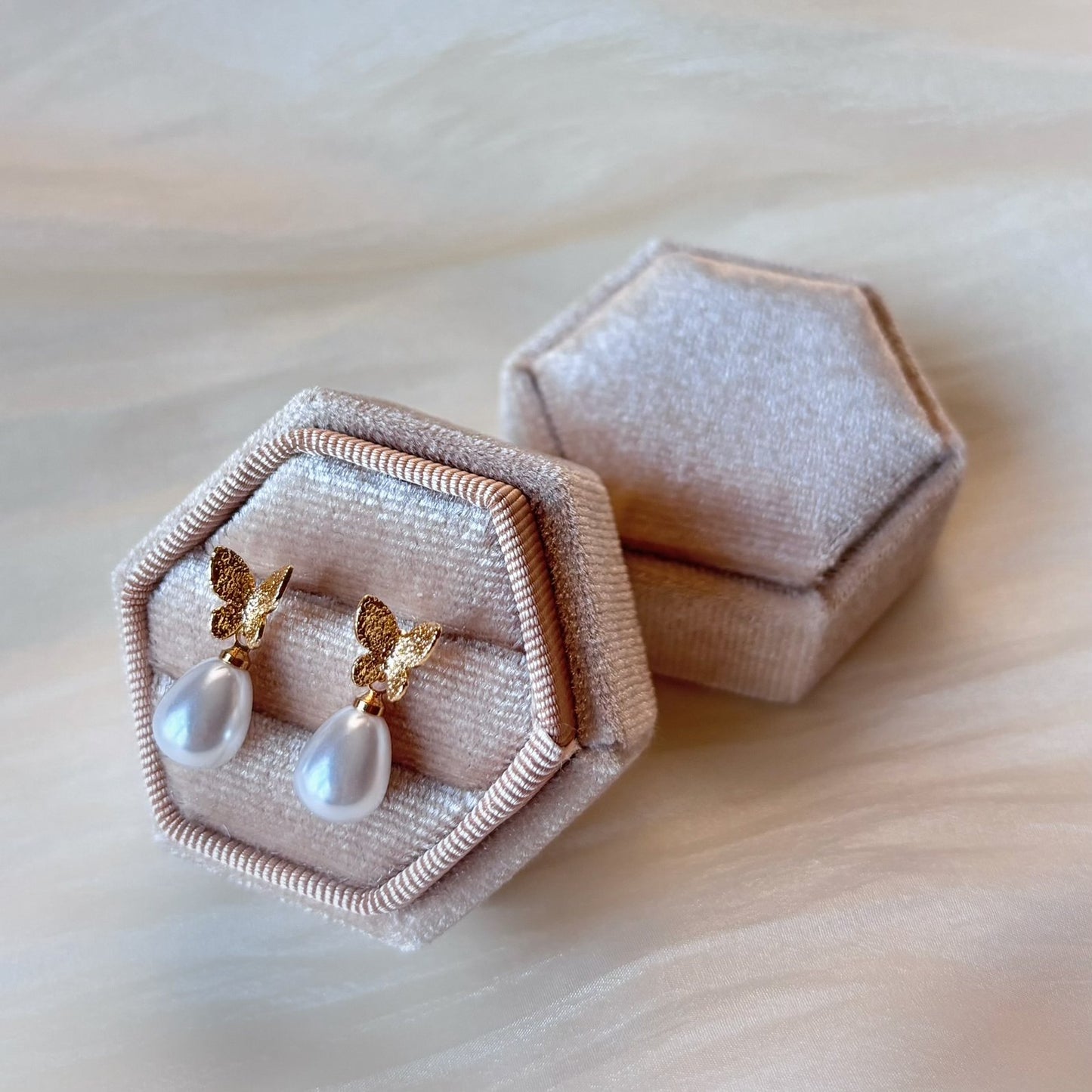 Parure de bijoux mariage perle Hana&Alice, une touche de luxe et d’élégance pour le grand jour.