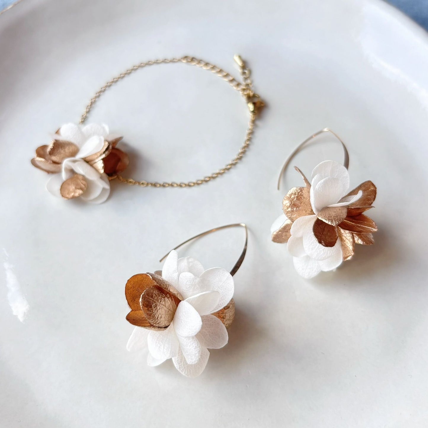 Bijou de mariage fleuri Hana&Alice, fait main avec fleurs stabilisées.