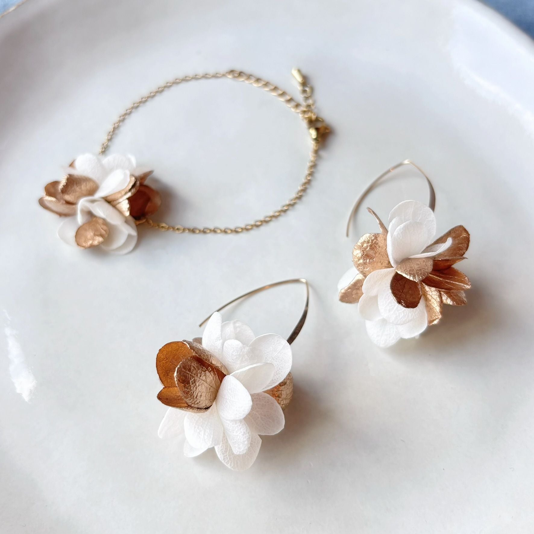 Bijou de mariage fleuri Hana&Alice, fait main avec fleurs stabilisées.