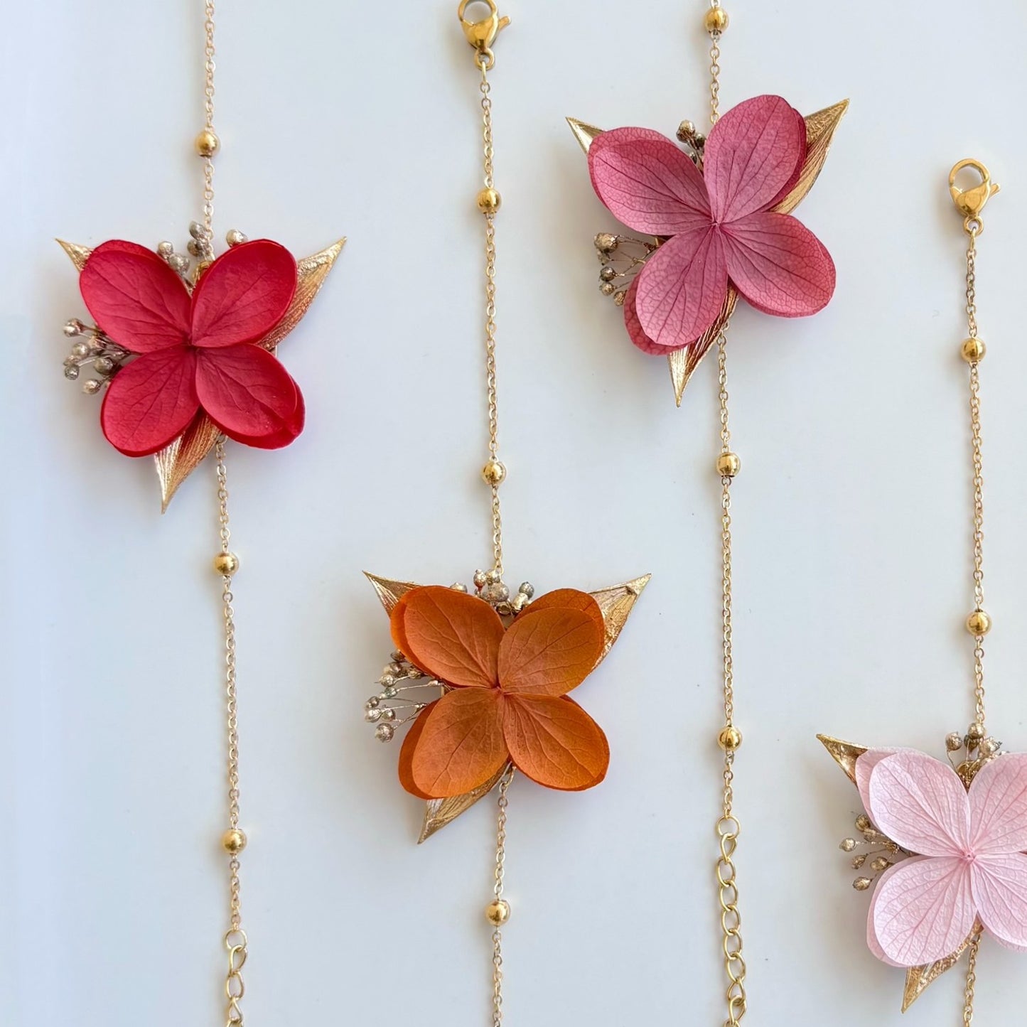 Accessoire floral mariage terracotta, bracelet fait main en fleurs stabilisées, parfait pour mariée ou témoins