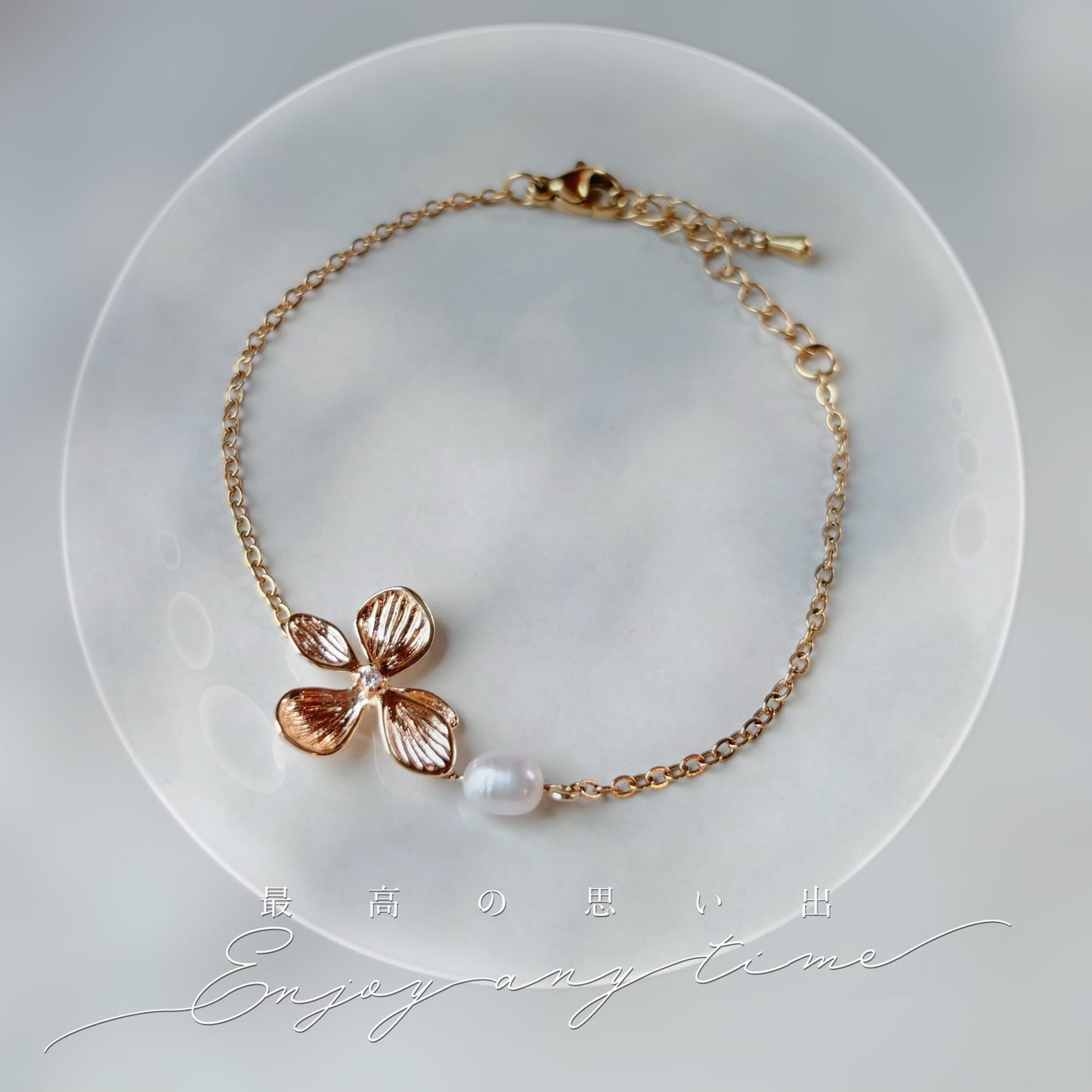 Bracelet doré et perle naturelle, cadeau délicat pour demoiselle d’honneur ou témoin.