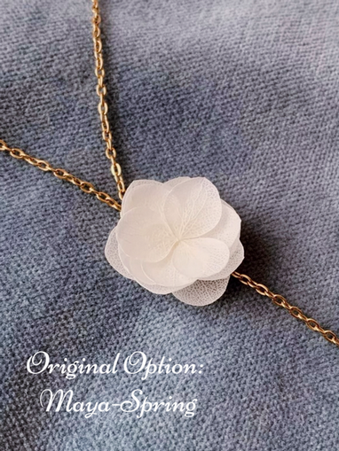 Bijoux mariage Hana&Alice, collier de dos en fleurs naturelles pour un jour inoubliable.