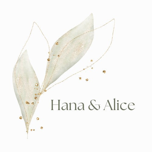 Hana&Alice – Marque artisanale française de bijoux de mariage et d’occasions spéciales, faits main et personnalisables, avec fleurs stabilisées et perles.