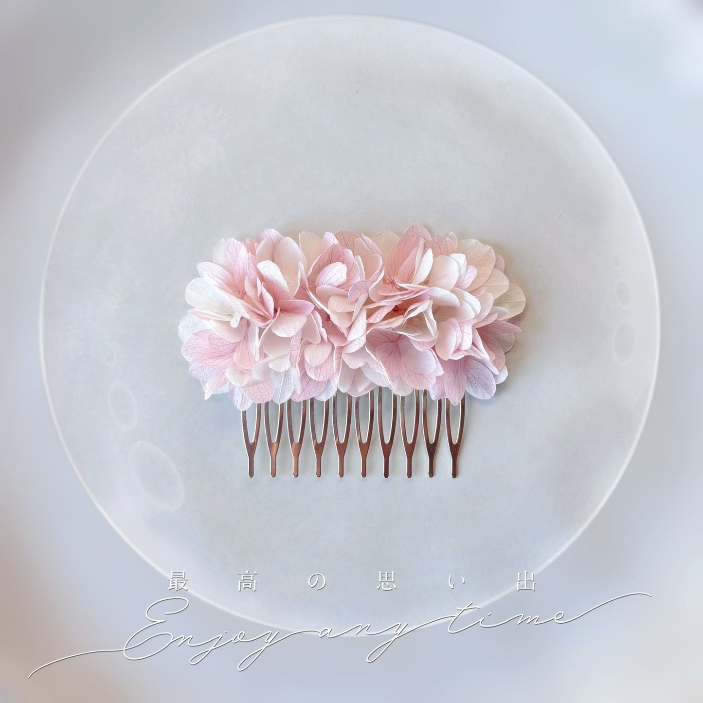 Accessoire cheveux mariage Hana&Alice, hortensias stabilisés champêtre.