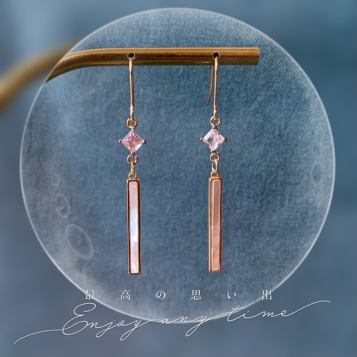 KELLY - Boucles d’oreilles pendantes minimalistes cristal carré et barre nacre Bijoux Mariage Bijoux pour mariée - Hana&Alice