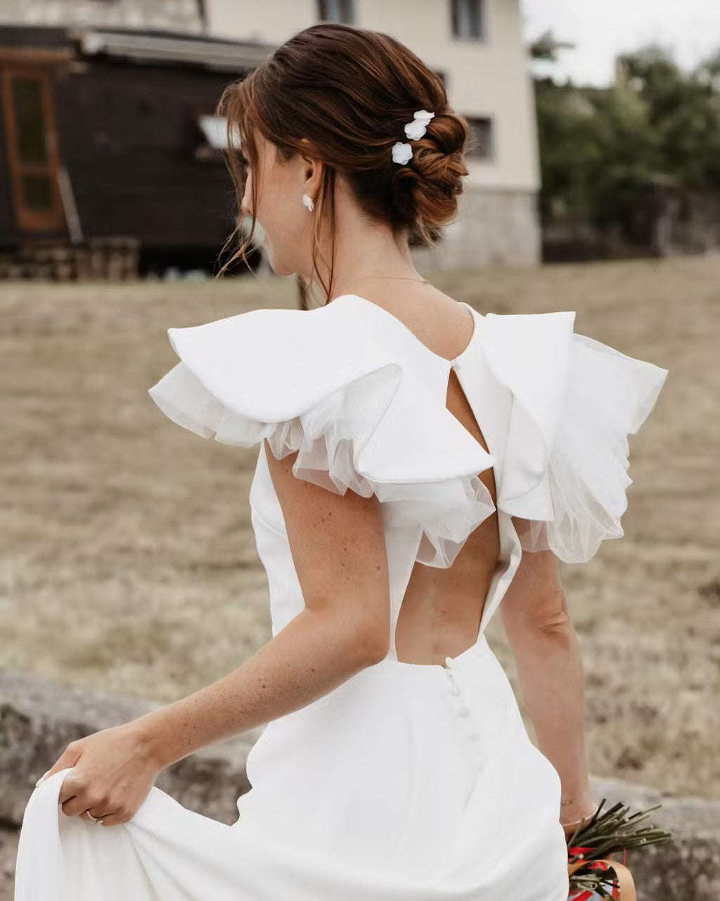 Pique chignon mariage perle et fleurs stabilisées blanches – bijou cheveux mariée fait main