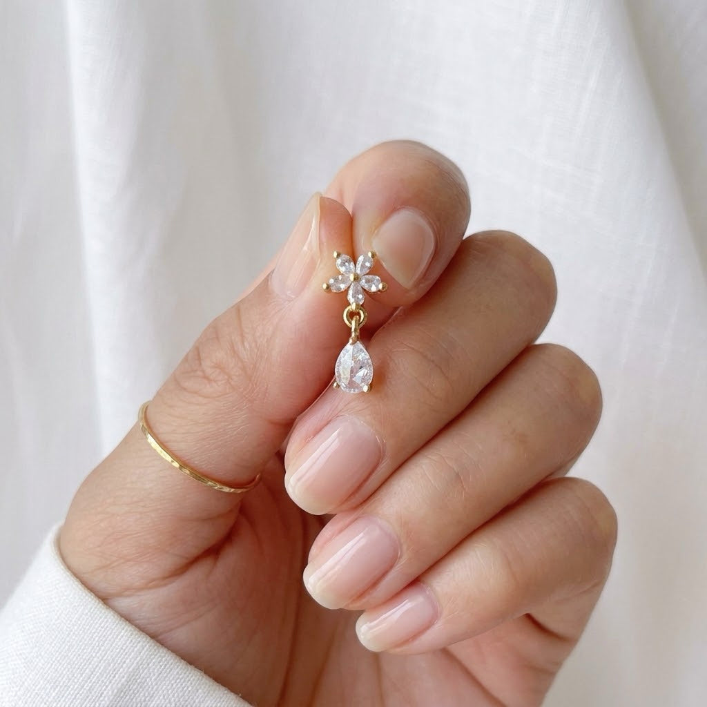 Bijou de mariage avec petite fleur en zircon et pendentif goutte lumineux