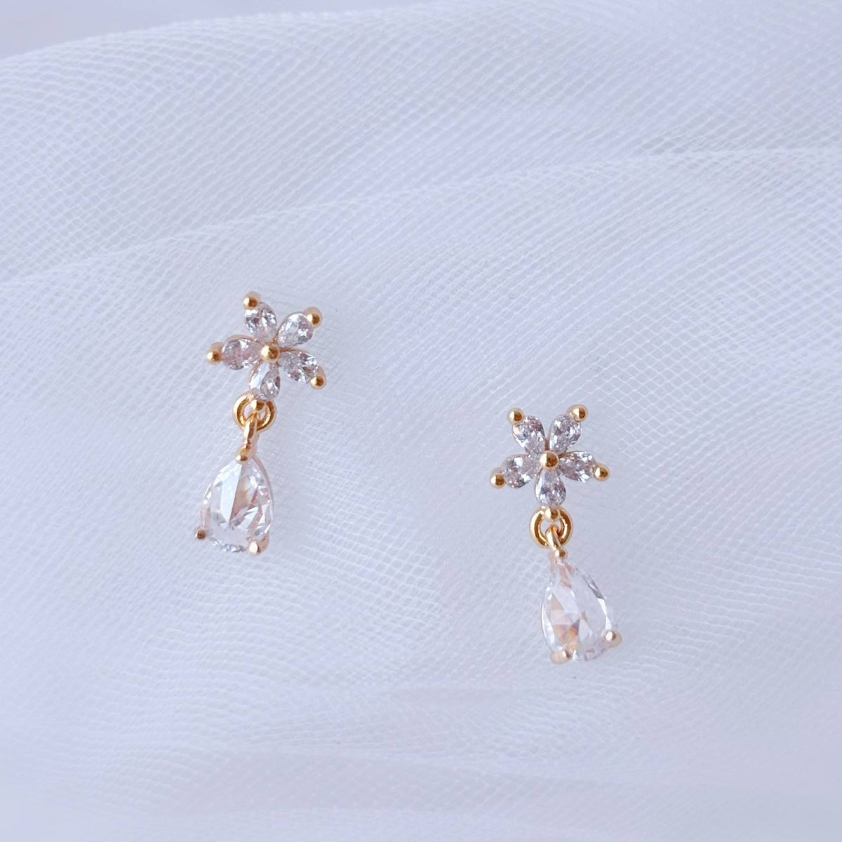 Boucles d’oreilles féminines et délicates pour mariage ou occasion spéciale