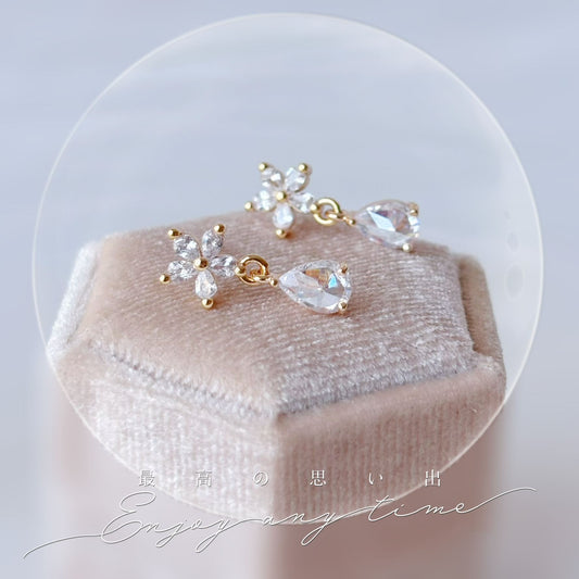 Boucles d’oreilles fleuries et lumineuses pour une tenue de mariage