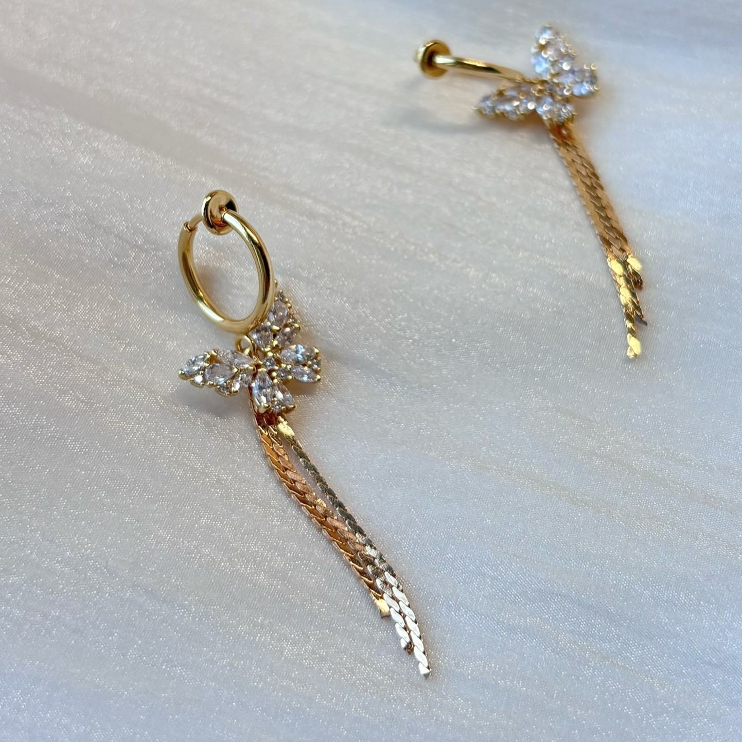 Clips d’oreilles papillon dorés Hana&Alice, bijou féminin et élégant