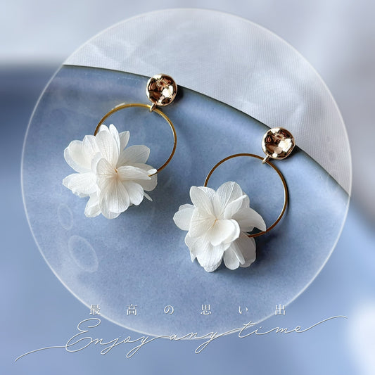 Boucles d’oreilles mariage romantique hortensias stabilisés blanc