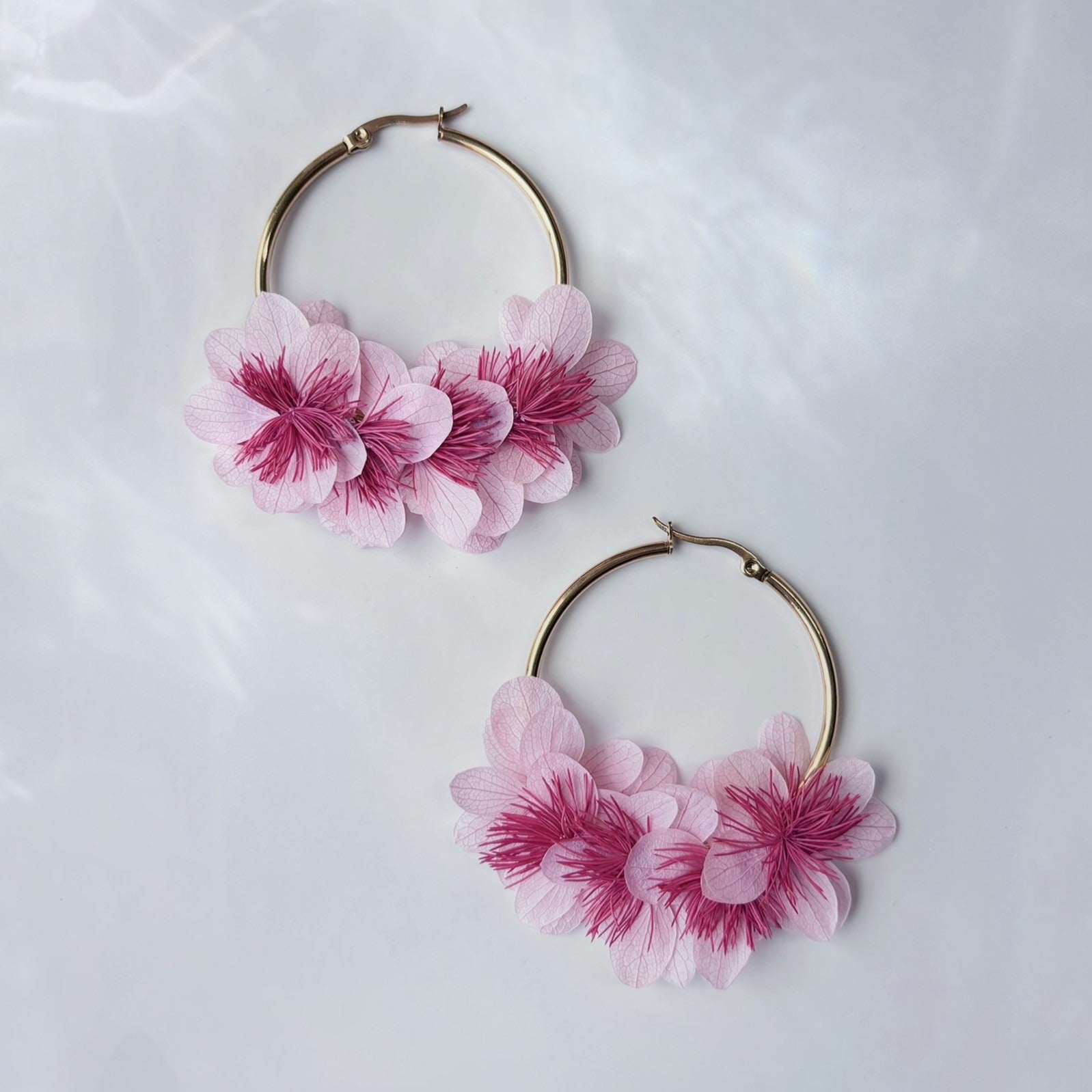 Bijoux soirée rose clair en fleurs stabilisées, création artisanale Hana&Alice.