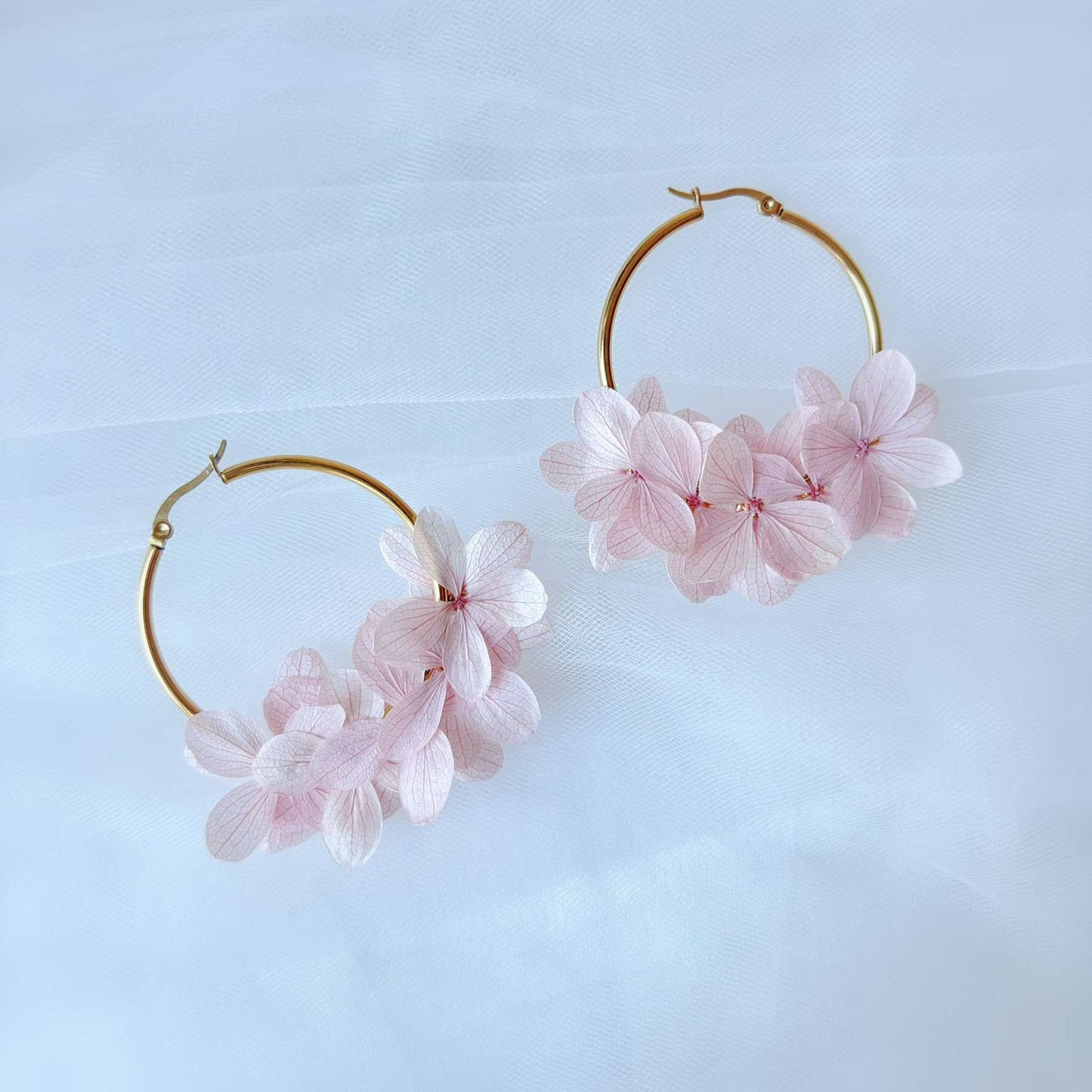 CAPUCINE - Light pink stabilized hydrangea flower wedding earrings Jewelry for bride and guest