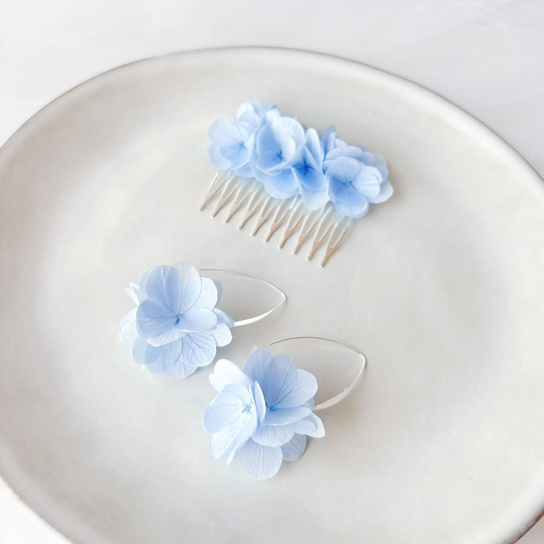 Accessoire mariage fleurs séchées bleu ciel création artisanale française.