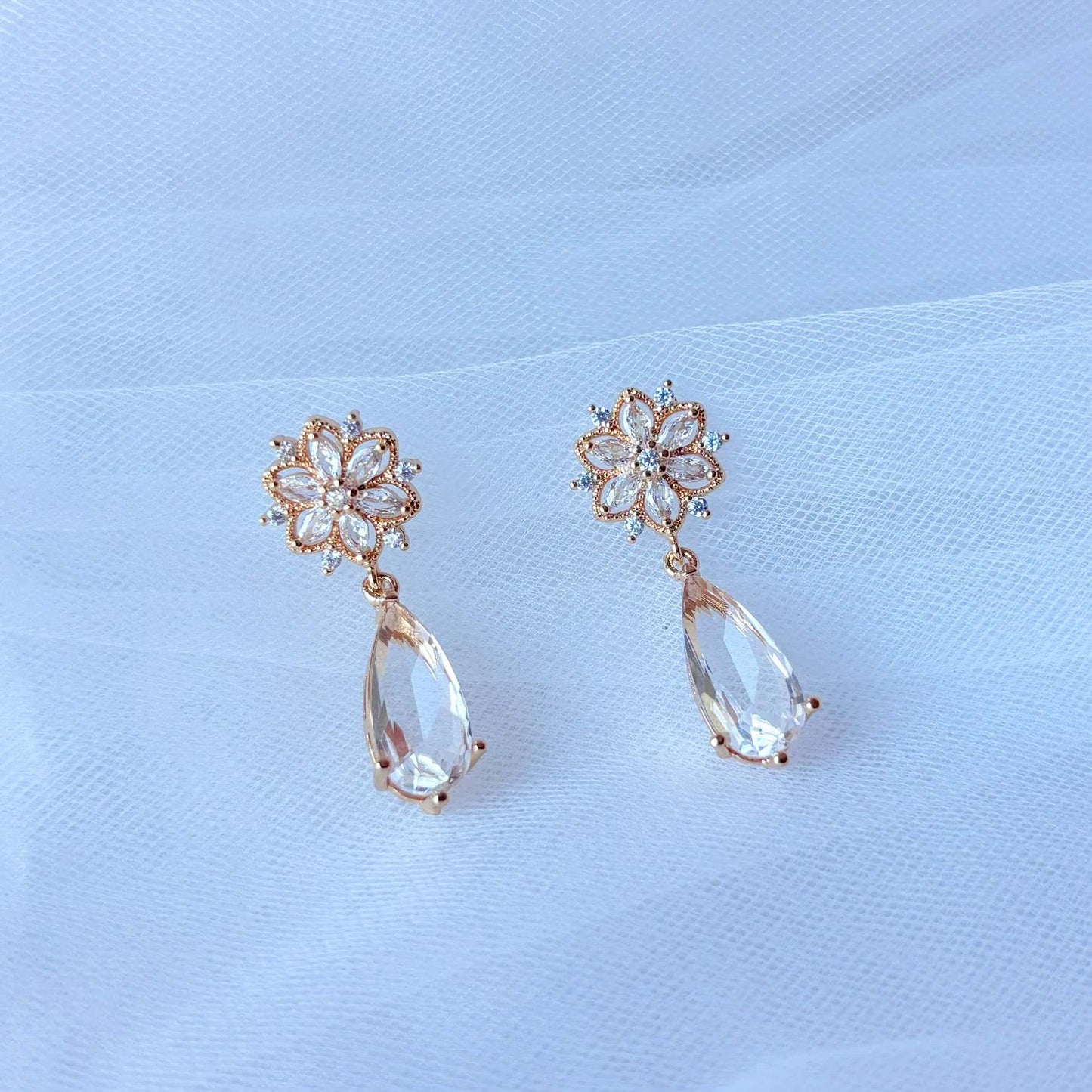 boucles d’oreilles mariage romantique avec fleur en zircon brillant