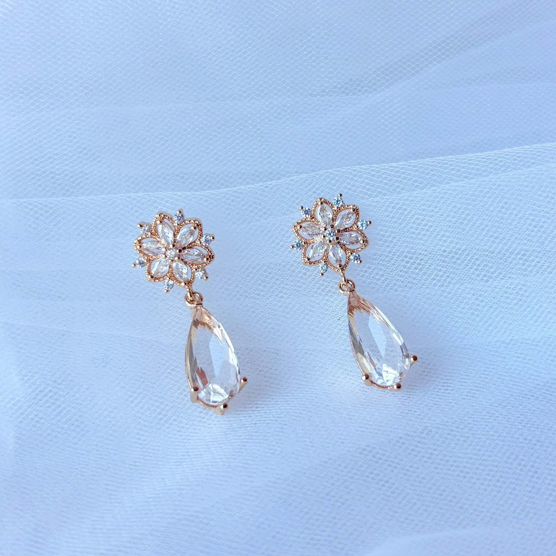 boucles d’oreilles mariage romantique avec fleur en zircon brillant