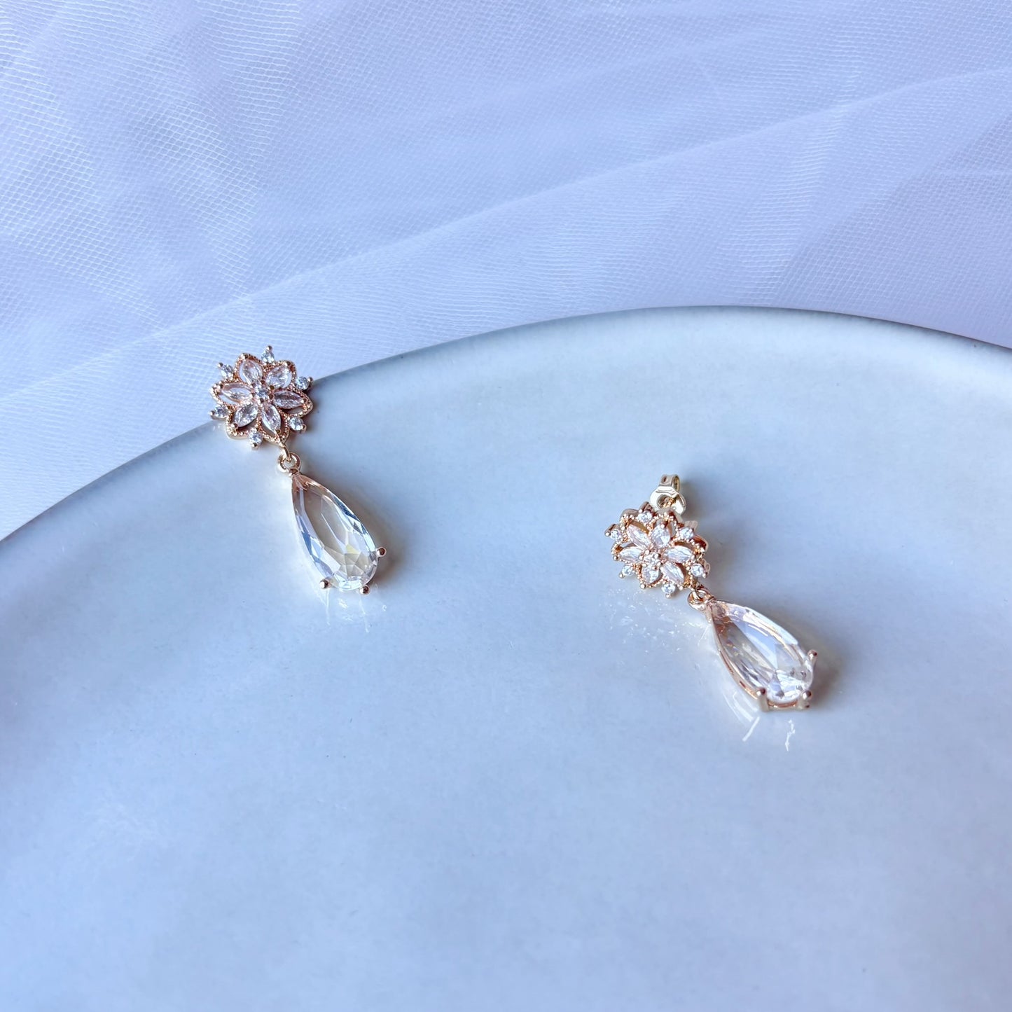 boucles d’oreilles mariée fleur élégante et cristal lumineux