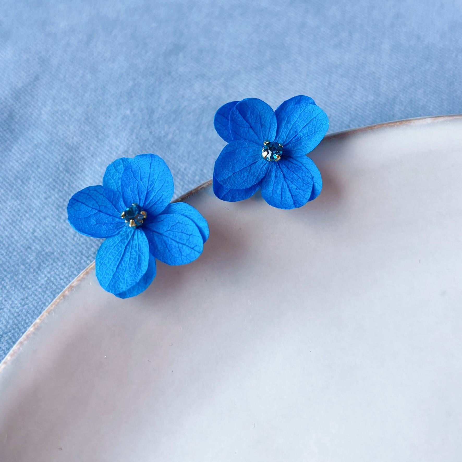 Boucles d’oreilles mariage Hana&Alice, fleurs stabilisées vert faites main