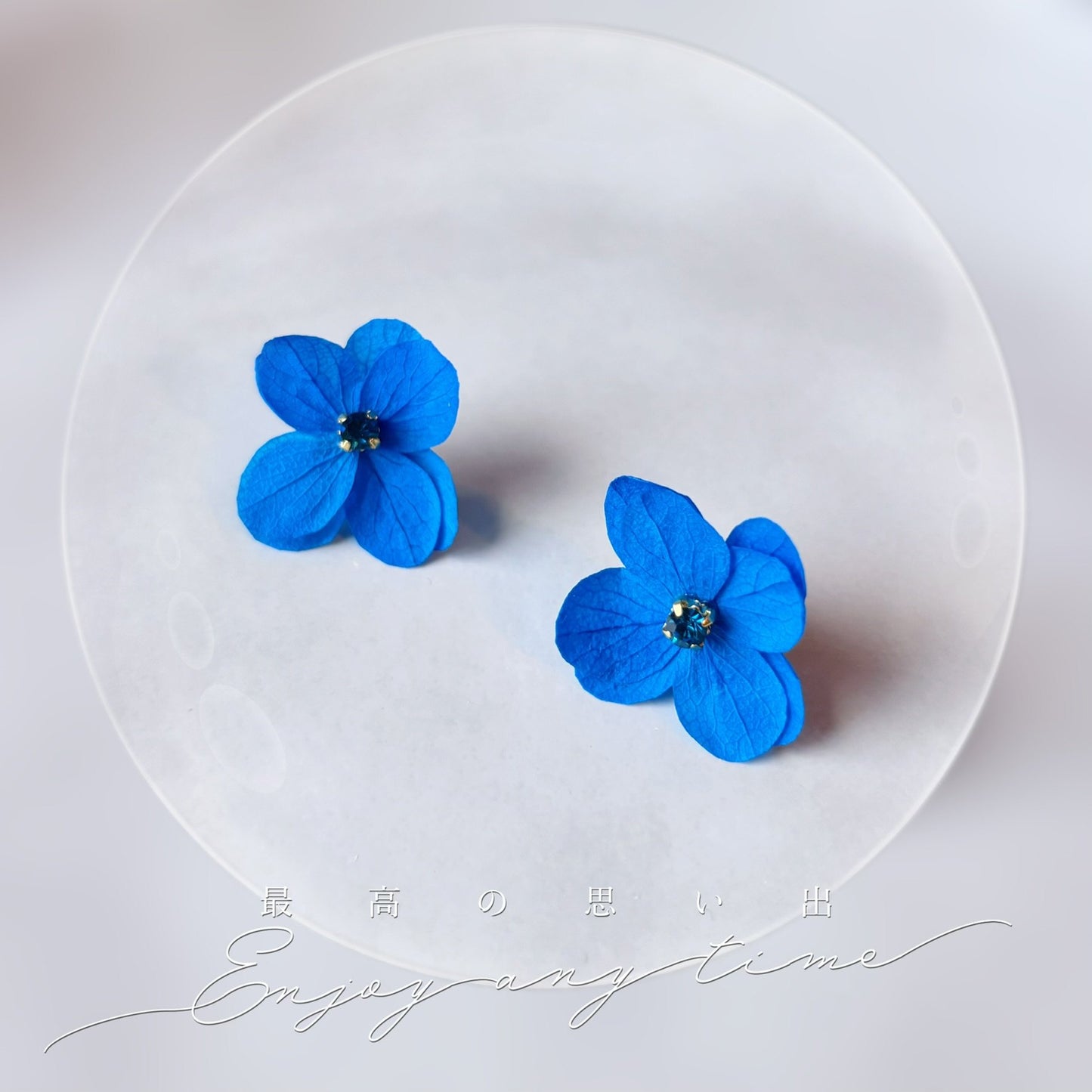 Boucles d’oreilles mariage bord de mer, fleurs stabilisées bleu et cristal