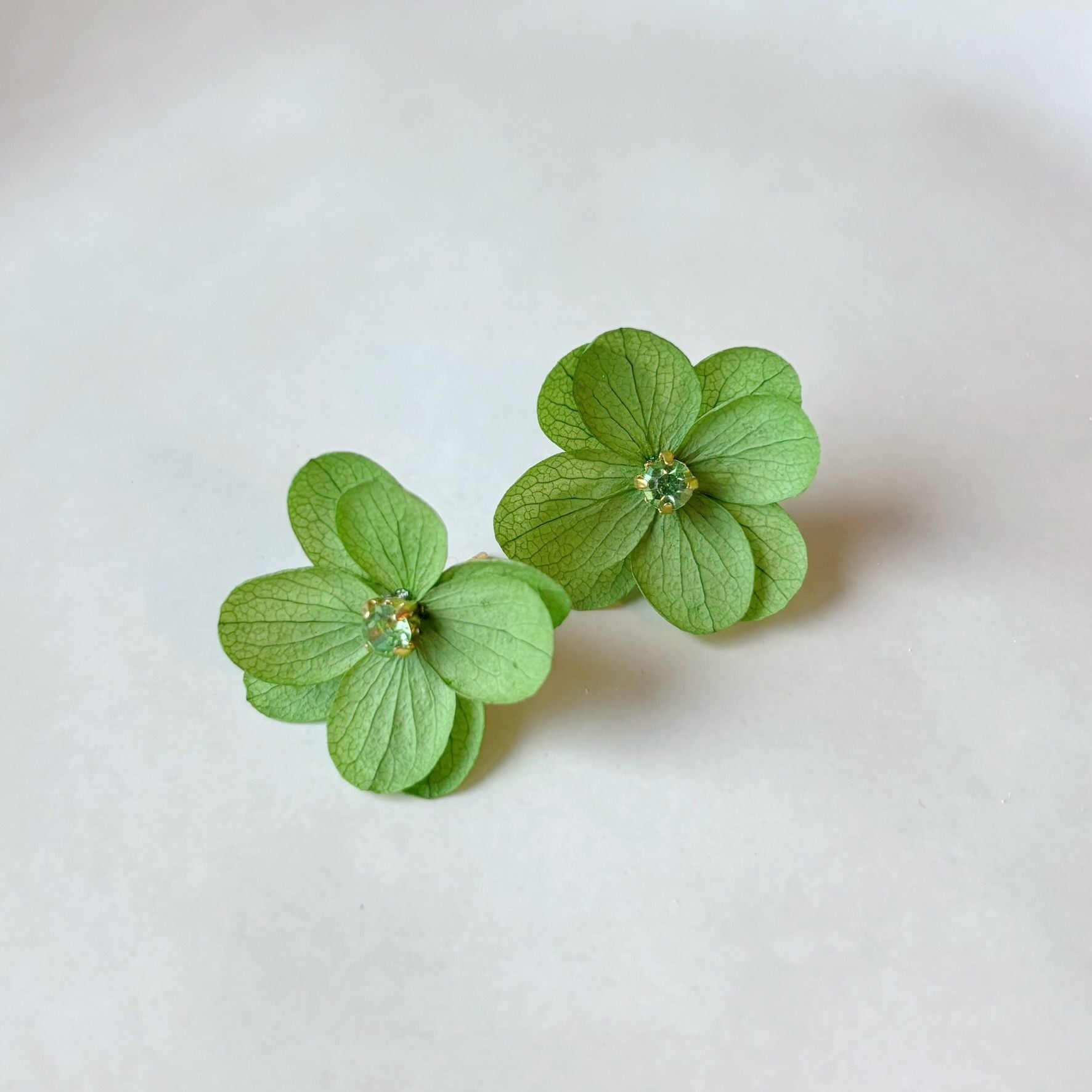 Bijoux mariée fleurs stabilisées bleu, style bohème chic