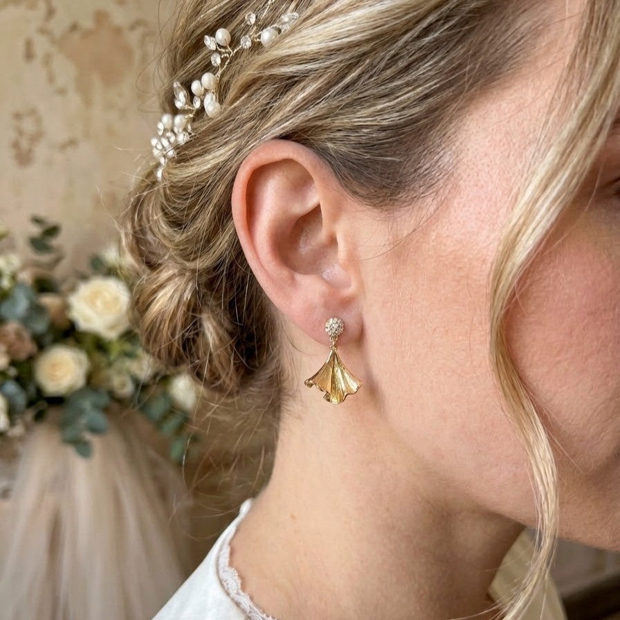 Boucles d’oreilles de mariage raffinées avec pendentifs inspirés des feuilles de ginkgo