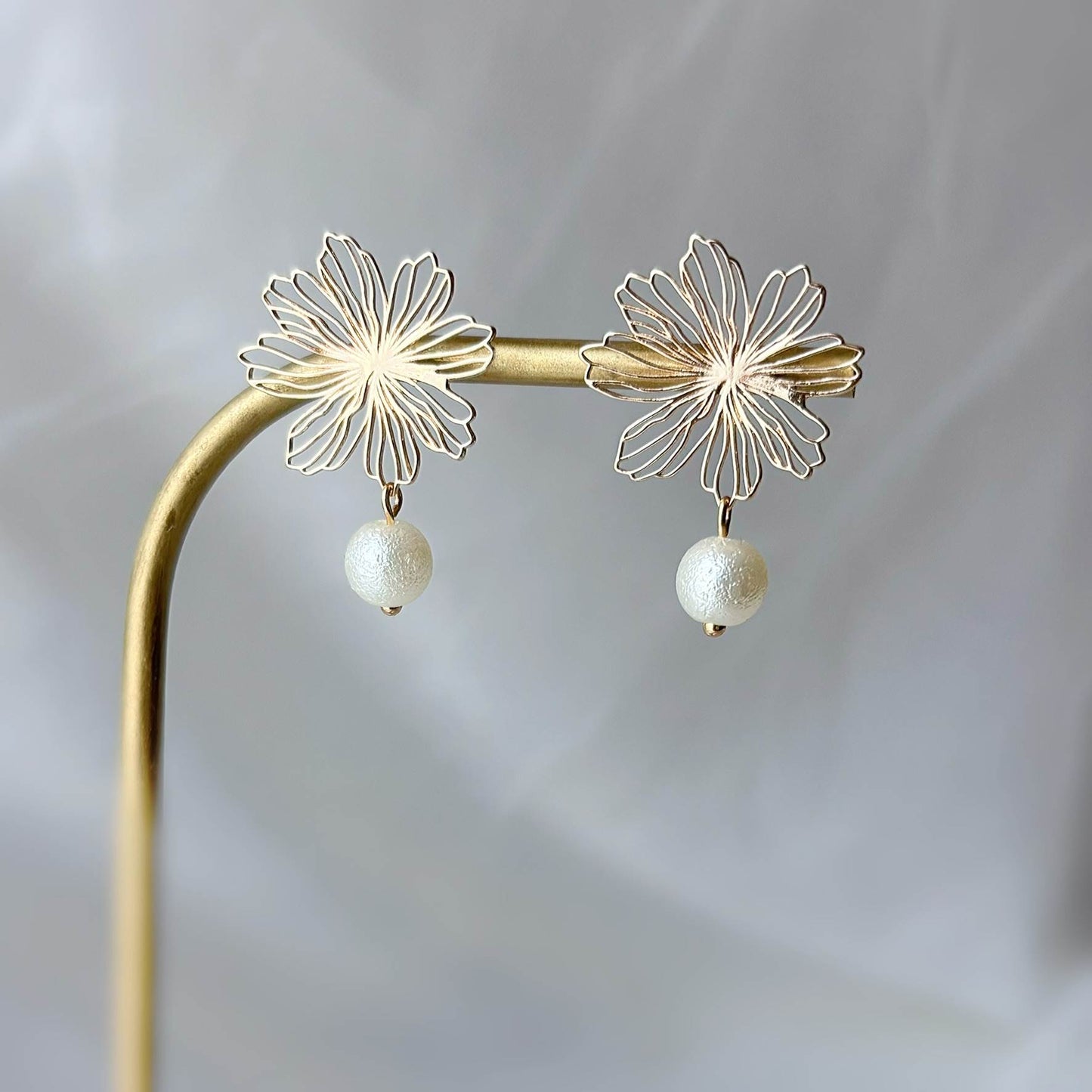 Parure mariage fleur et perle pour sublimer une robe de mariée romantique et élégante