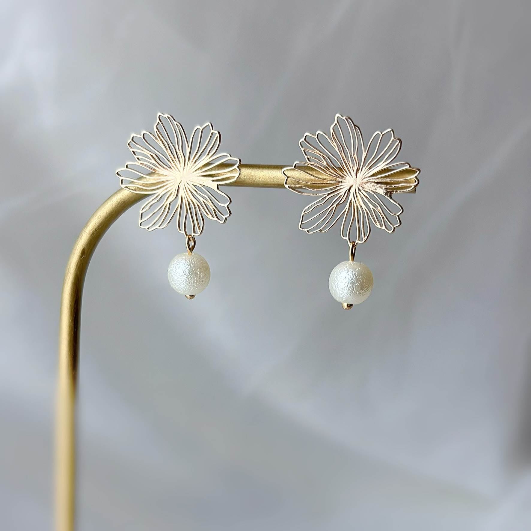 Parure mariage fleur et perle pour sublimer une robe de mariée romantique et élégante