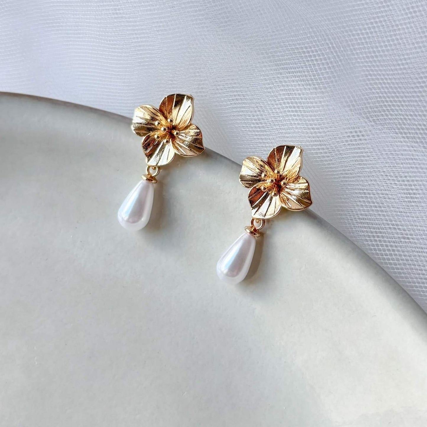 boucles d'oreilles mariage perle fines et légères bijoux mariage chic