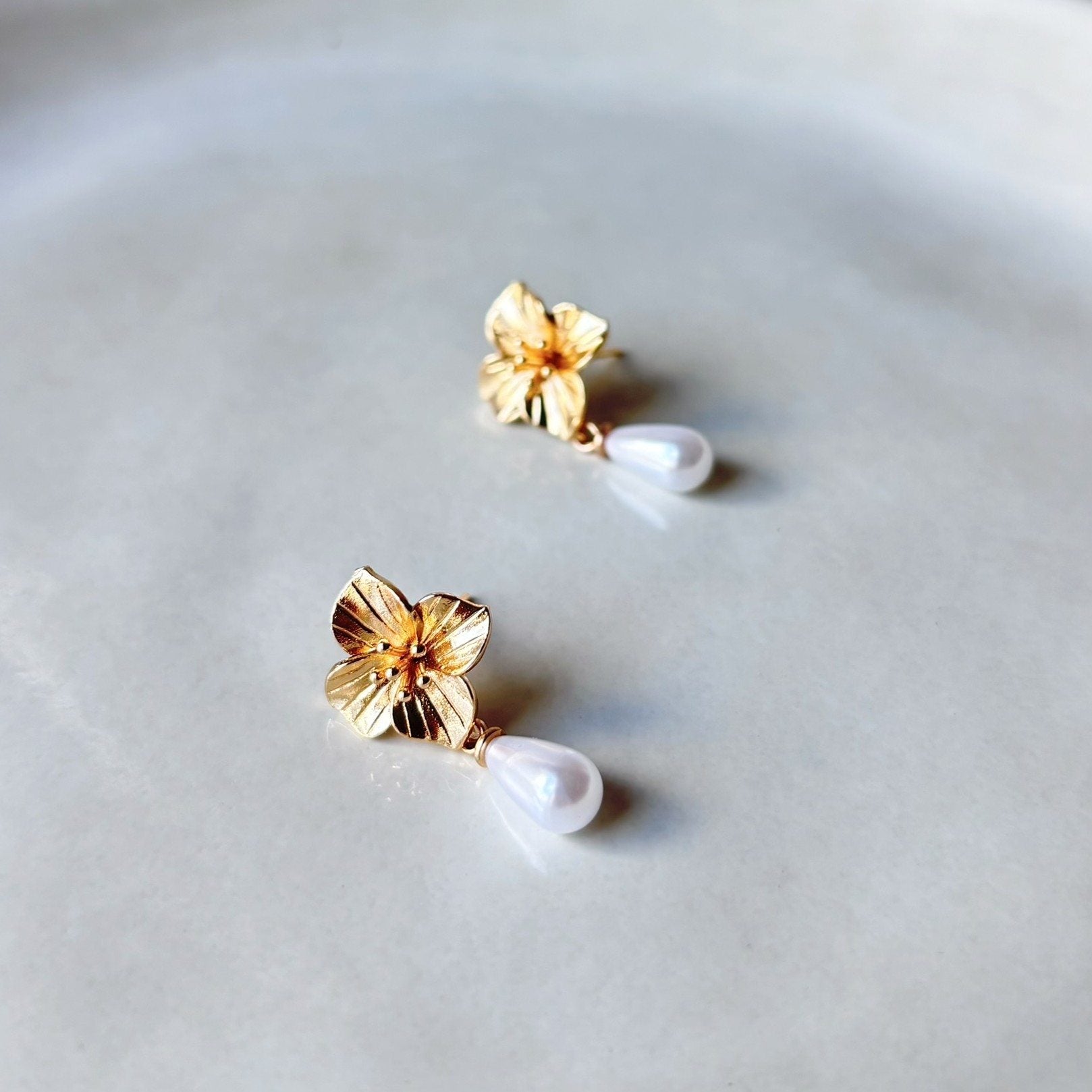 boucles d'oreilles mariage perle raffinées style moderne et féminin