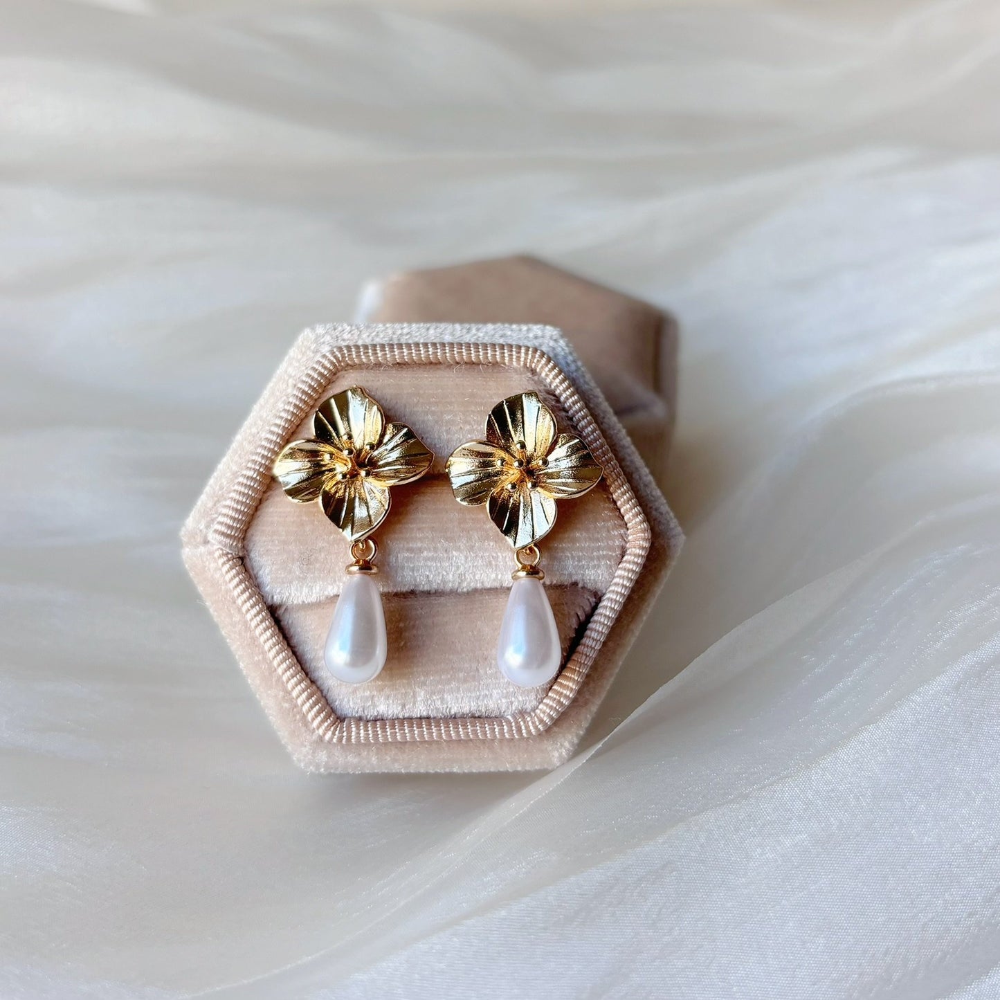 boucles d'oreilles mariage perle raffinées style moderne et féminin