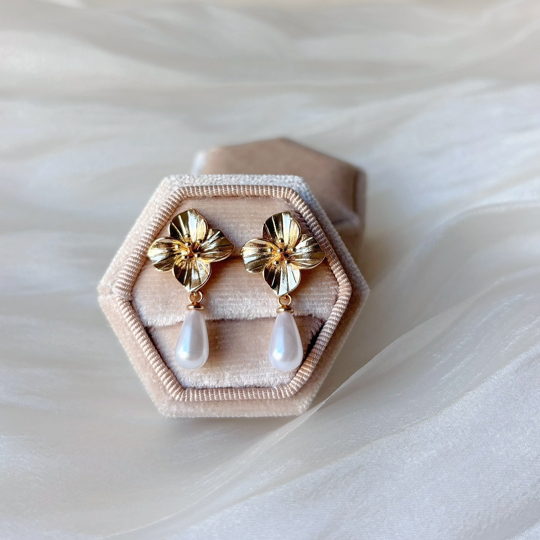 boucles d'oreilles mariage perle raffinées style moderne et féminin