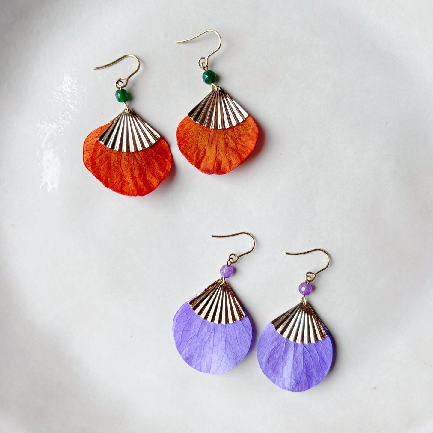 Bijoux mariage floraux artisanaux, boucles d’oreilles en fleurs stabilisées orange terracotta avec perle pierre naturelle