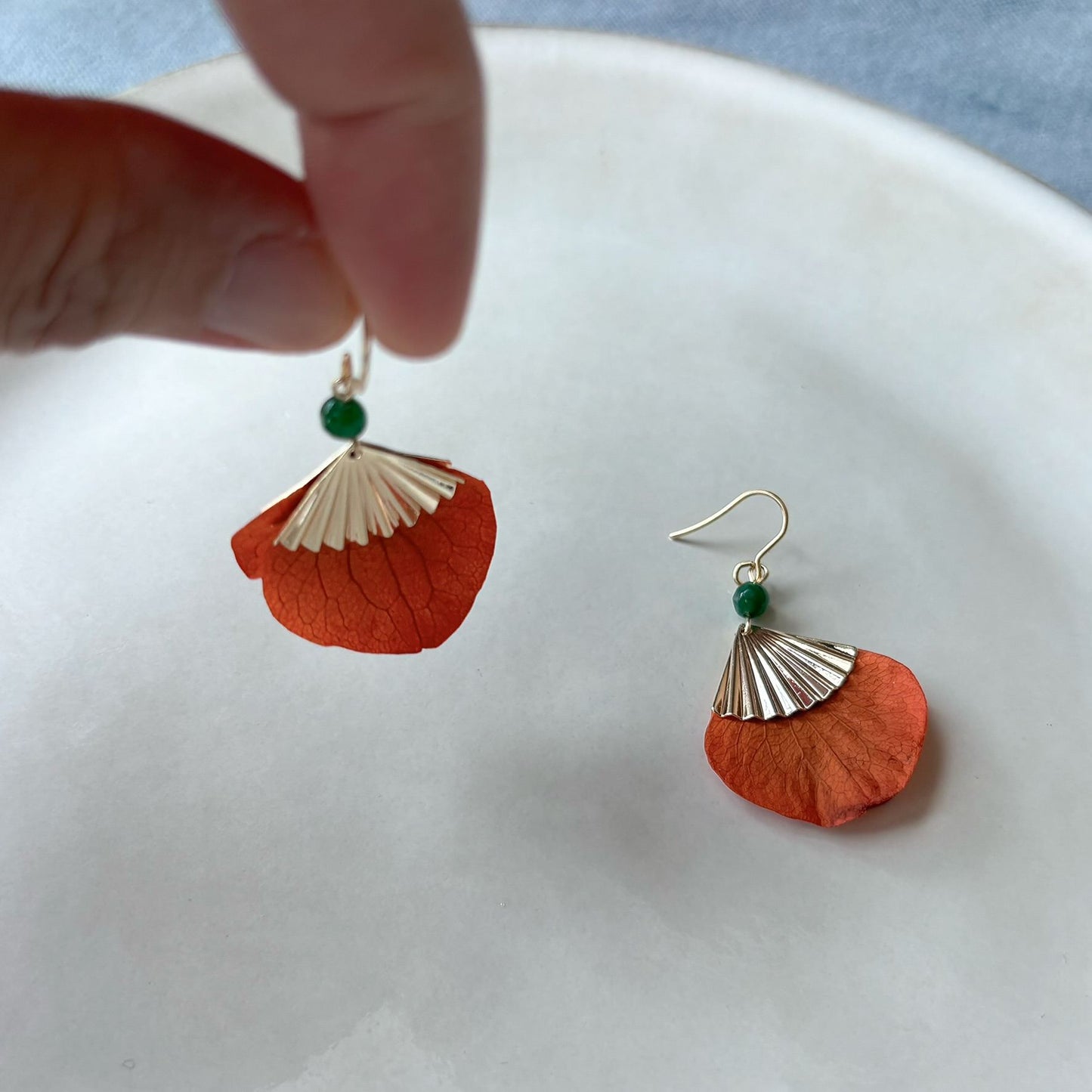 Bijoux mariage floraux en fleurs stabilisées terracotta, boucles d’oreilles élégantes avec perle pierre naturelle